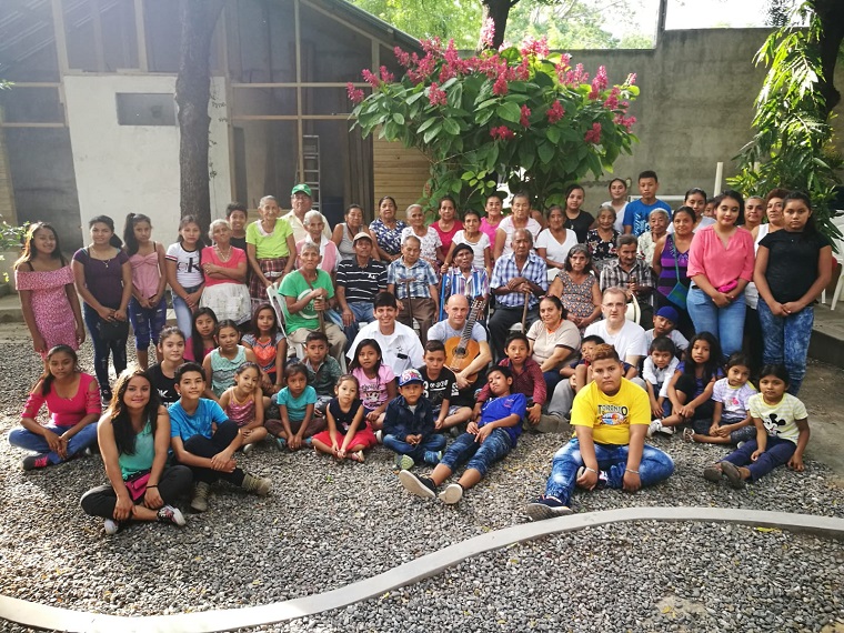 Guatemala Convivio Musical con gli amici di Santa Gertrudis e gli studenti dell'Università Panamericana Guatemala Convivio Musical con gli amici di Santa Gertrudis e gli studenti dell'Università Panamericana