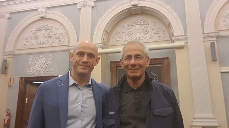 Con Costantino Leanti per le lezioni concerto in Aula Kosmos, Università di Pavia Con Costantino Leanti per le lezioni concerto in Aula Kosmos, Università di Pavia