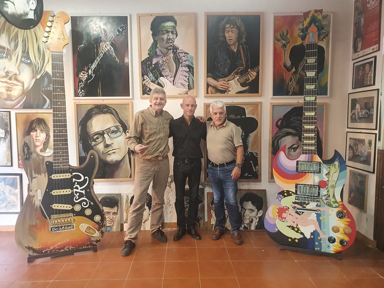Con Renzo Chiesa e Carlo Montana nella sua Galleria d'Arte di Zibido San Giacomo Con Renzo Chiesa e Carlo Montana nella sua Galleria d'Arte di Zibido San Giacomo