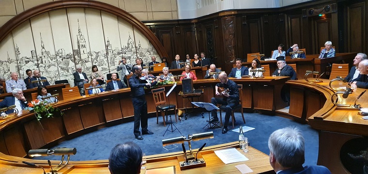Concerto per il Consolato Generale d'Italia ad Hannover con il violinista Giorgio Pertusi Concerto per il Consolato Generale d'Italia ad Hannover con il violinista Giorgio Pertusi