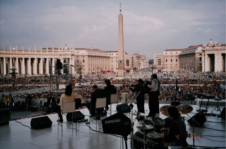 In Piazza San Pietro mondovisione Rai con Roberto Durkovic e i Fantasisti del Metrò In Piazza San Pietro mondovisione Rai con Roberto Durkovic e i Fantasisti del Metrò