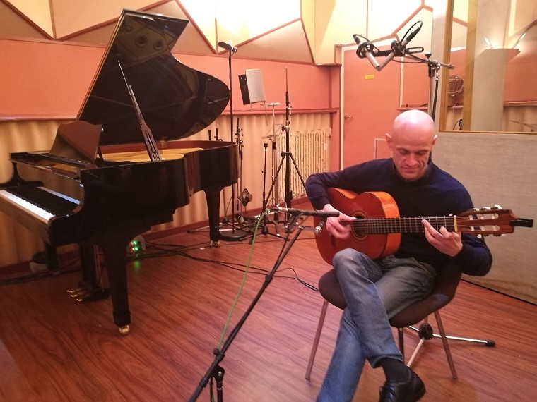 Negli studi Il Cortile, registrazione del brano Rumba Loca premiato dalla Fondazione Estro Musicale Negli studi Il Cortile, registrazione del brano Rumba Loca premiato dalla Fondazione Estro Musicale